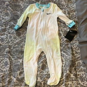 Nike-sz 6 months, unisex